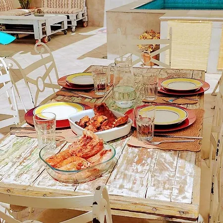 Holiday home Yandre Garden House -